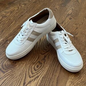 White and Tan Men's VINCE CAMUTO Salim Court Sneakers Size 9.5